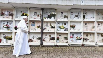Francisco celebrar� la misa por los fieles difuntos en el Cementerio Teut�nico