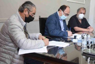 Firmaron convenio para trasladar pacientes No Covid a la Cl�nica Saladillo