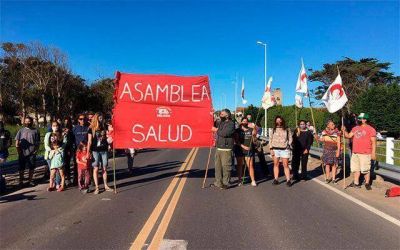 Vecinos cortaron la Ruta 11 para reclamar por una ambulancia en la zona sur