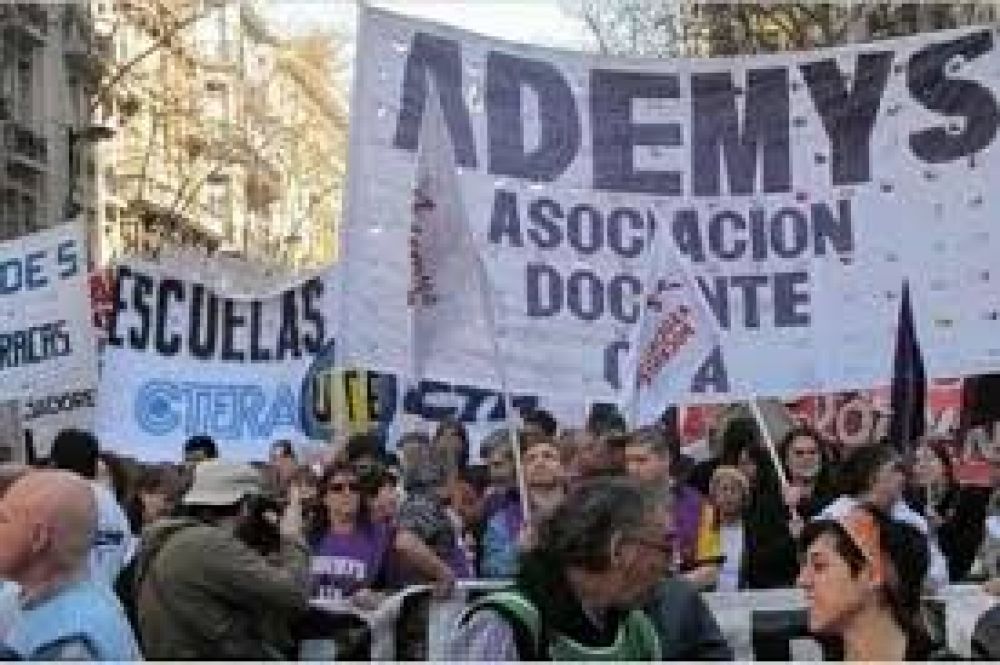 Docentes porteos paran durante una semana en rechazo a la vuelta a clases