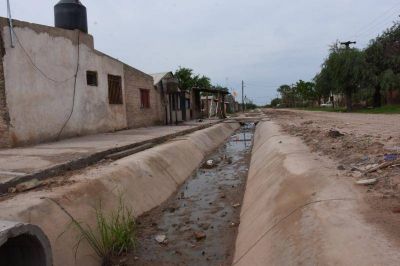 Avanza la construcci�n del canal para el desag�e pluvial de Ibarreta