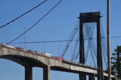 Denuncian a Corrientes y al Chaco por las restricciones en el puente