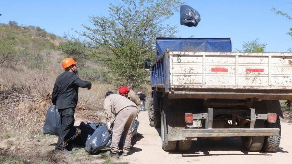 Contina la ardua tarea de recoleccin de residuos en los espacios pblicos de Carlos Paz