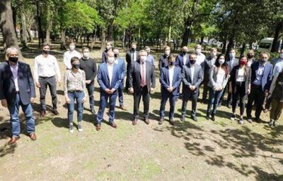 Ferraresi acompa�� al presidente Alberto Fern�ndez en la entrega de nuevos patrulleros para Lomas de Zamora 