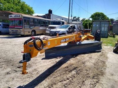 General Lavalle: El Municipio adquiri� una niveladora de arrastre para mantener los caminos rurales