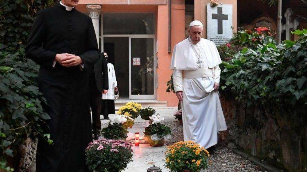 El Papa en la Conmemoraci�n de los fieles difuntos: �Se�or, dame esperanza!