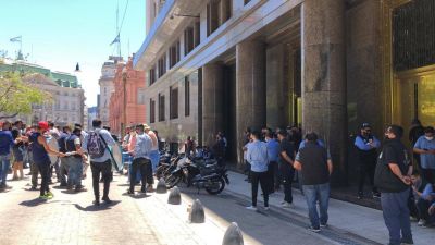 La oposici�n sobrepasa a Fern�ndez y va a Transporte a negociar por las l�neas de colectivos paradas