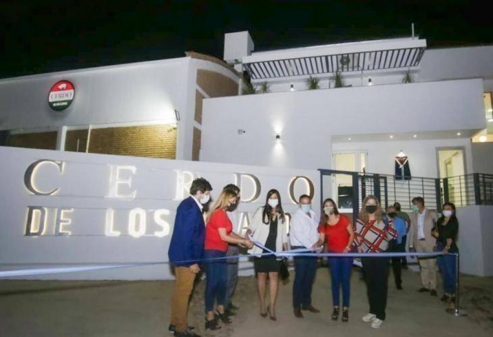 Quintela inaugur nuevo edificio de Cerdo de Los Llanos