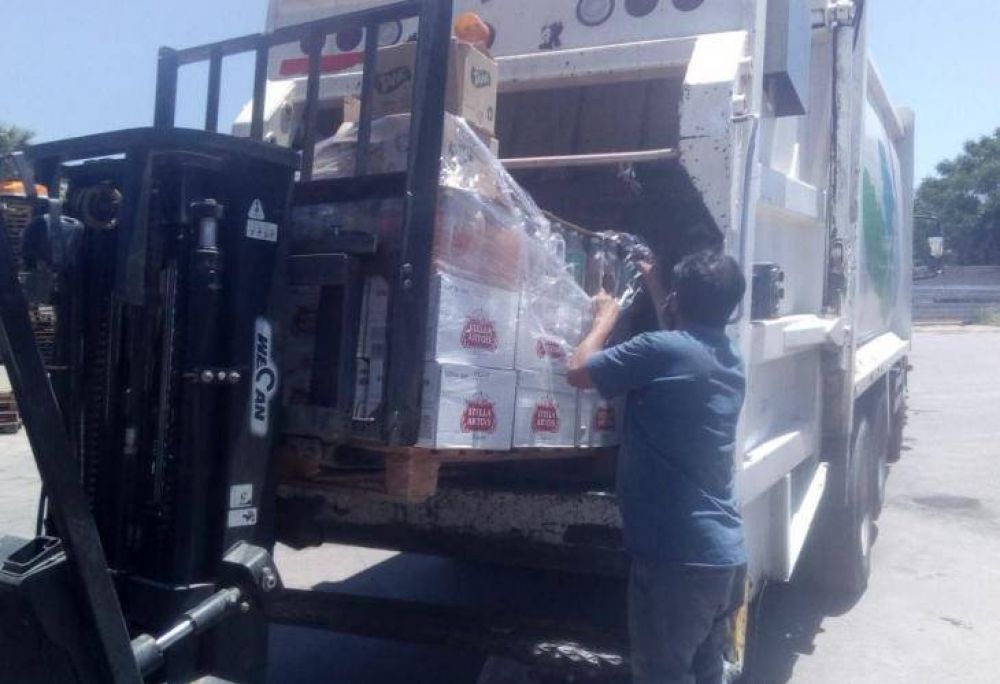 El municipio decomis 400 litros de bebidas vencidas en una distribuidora de zona Sur