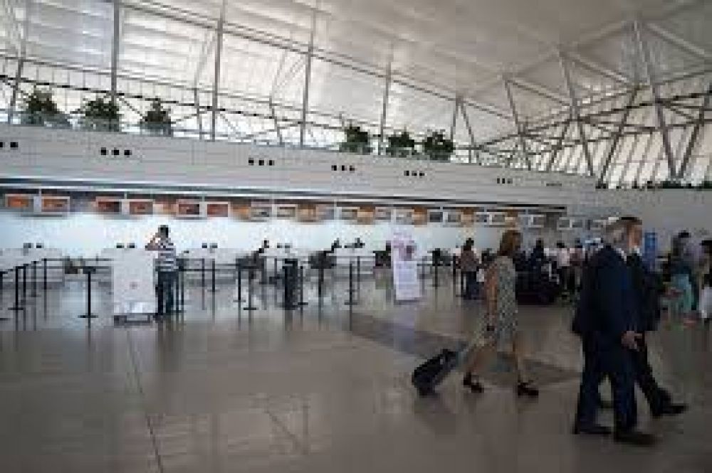 Uruguay: gremios de la aviacin denuncian falta de trabajadores en aeropuertos