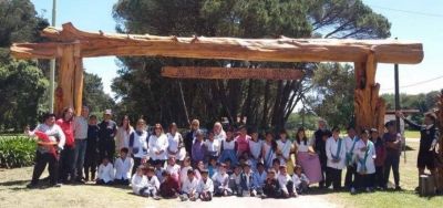 La in�dita controversia por el arco de ingreso a Laguna de los Padres