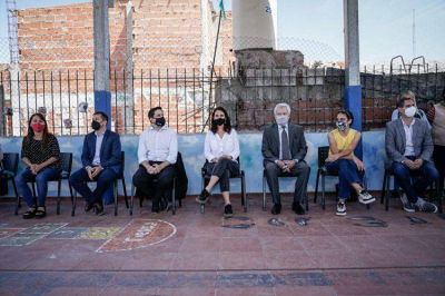 Naci�n y legisladores del FdT: programa de promotoras educativas en el barrio Mugica