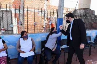Trotta pisa fuerte en la Ciudad: present� un programa de acompa�amiento educativo en la villa 31