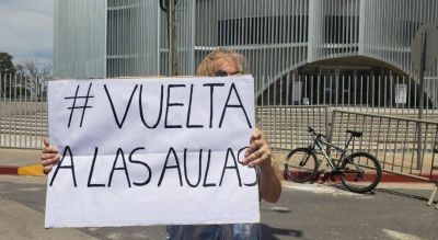 Padres de unos 70 colegios de C�rdoba insisten en volver a las clases presenciales