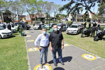 Zabaleta y Berni entregaron nuevos m�viles policiales en Hurlingham