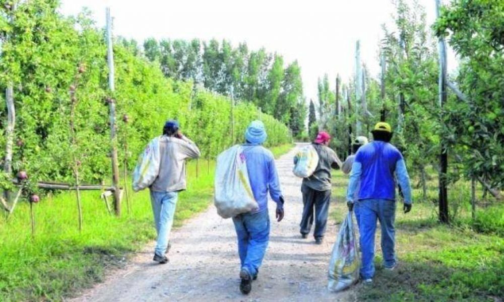 Patagonia: el protocolo de trabajadores migrantes se empantana en los municipios
