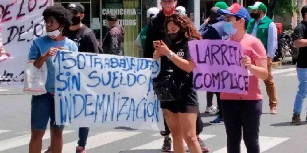 Trabajadores del patio gastronómico Los Lecheros reclaman el pago de salarios desde marzo