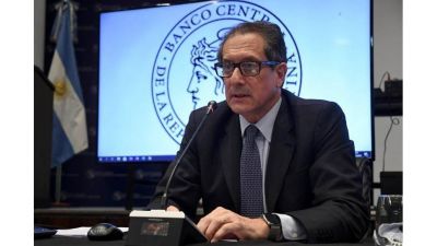 La sangr�a de reservas no frena pero el Central empez� a comprar d�lares en el mercado
