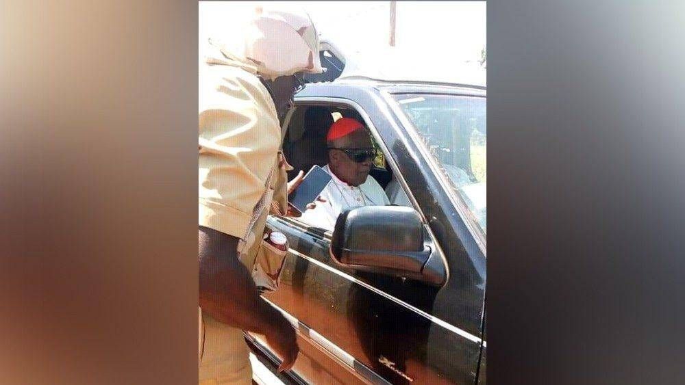 Camerún, fue liberado el Cardenal Tumi