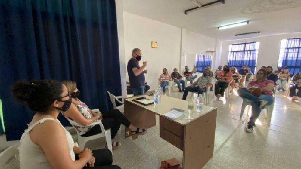 Musso se reuni� con el sector hotelero de Cosqu�n