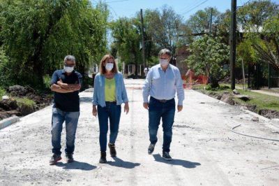 Cascallares recorri� una hist�rica obra hidr�ulica y de asfalto