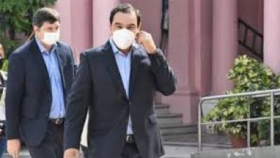 Vald�s le puso fin a la pol�mica por la vacuna rusa y espera 240.000 dosis