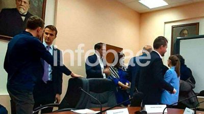 La trama secreta del viaje a Rusia: tensi�n entre los enviados oficiales, el precio de la vacuna, y un cineasta argentino como lobista