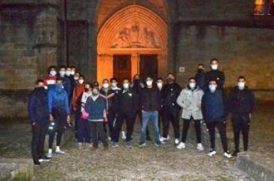Musulmanes franceses protegen una iglesia