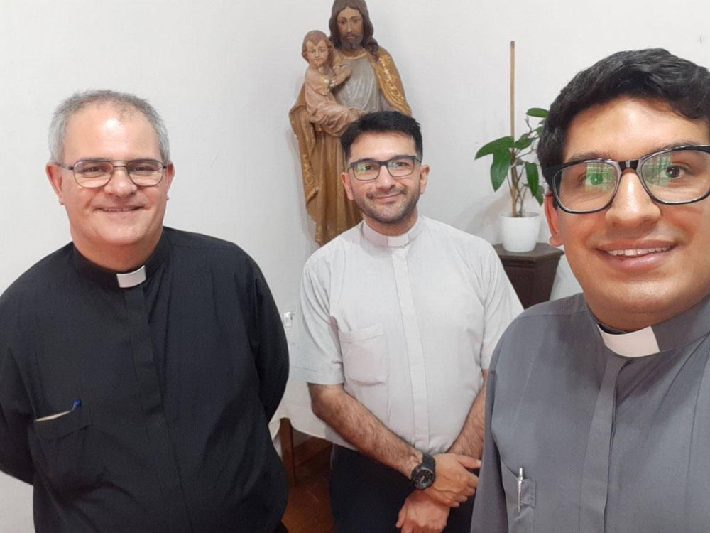 Bienvenido Padre Mario Enrique Blanes a Nuestra Parroquia Del Carmen de Las Flores