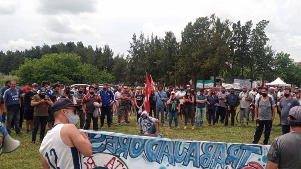 Echeverra: Trabajadores de Cresta Roja se manifiestan por una solucin definitiva