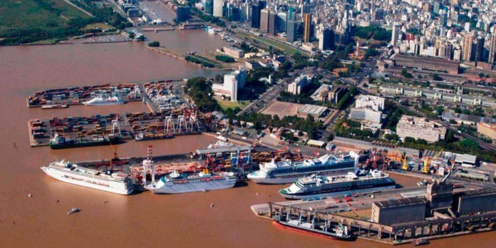 Sigue la incertidumbre por la continuidad de los empleos y los gremios paralizan el puerto de Buenos Aires