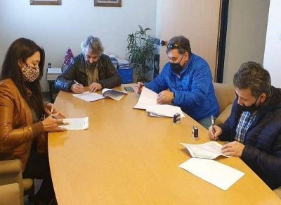 Firma de acuerdo salarial entre el CEC y la Cmara de Comercio de Ro Grande