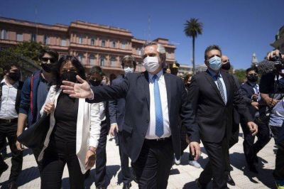 Sin hablar con Cristina Kirchner, Alberto Fern�ndez acerca posiciones con M�ximo Kirchner y Oscar Parrilli