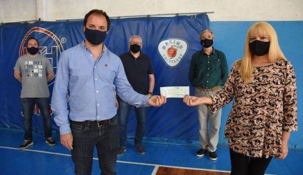 Aporte municipal: el Club Racing recibi� $85.000
