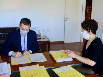 Fernando Gray firm� la incorporaci�n de un espacio verde para el barrio La Morita