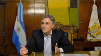 Llaryora logr� reestructurar la deuda externa municipal