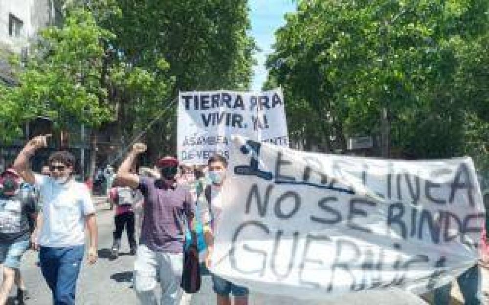 Presidente Pern: Impulsados por sectores de izquierda, desalojados de Guernica marchan para reclamar por tierras