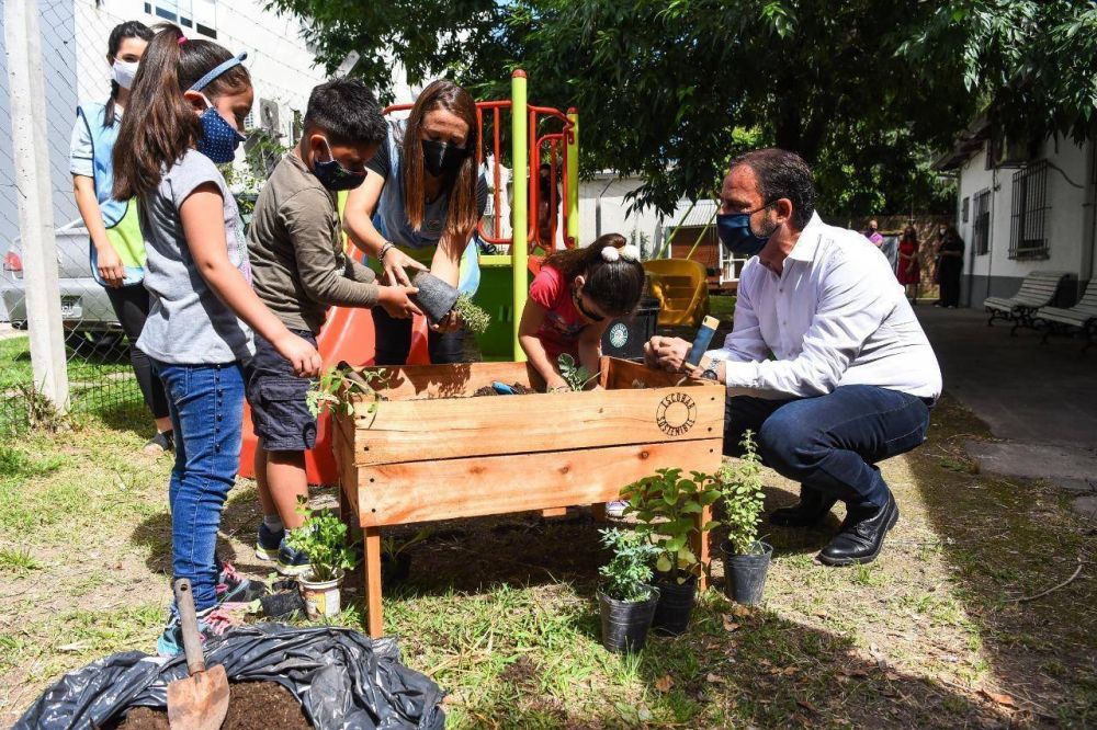 Ariel Sujarchuk particip de las actividades de cierre del proyecto Escobar Sostenible en el jardn municipal El Jacarand