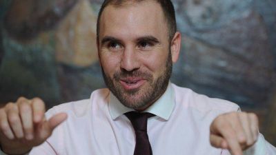 Guzm�n pidi� la cabeza de Pesce, pero Alberto Fern�ndez prefiere esperar