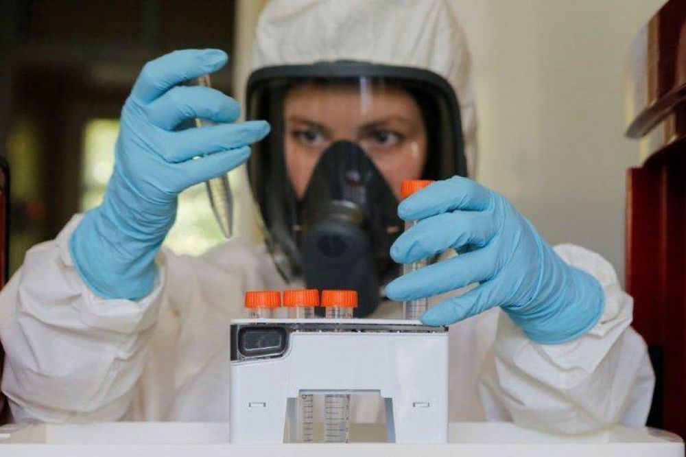 Pfizer vs Sputnik: el duelo de las dos vacunas que ya hablaron de su efectividad