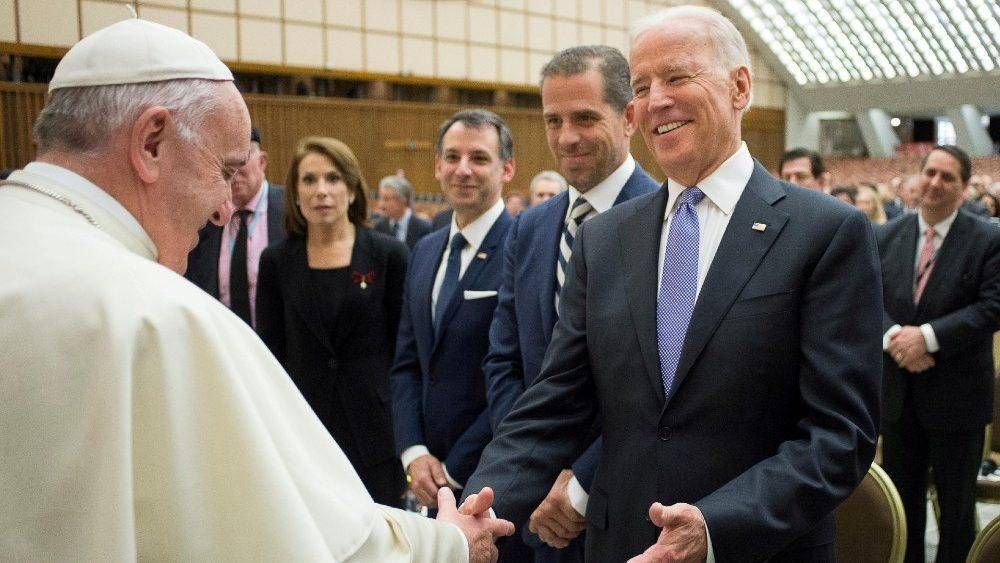 El Papa Francisco dialog telefnicamente con Joe Biden