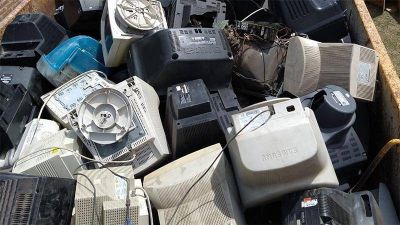 Se juntaron 25 toneladas de residuos tecnol�gicos y neum�ticos para reciclar