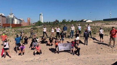 Se juntan a limpiar la basura de la ciudad y la reciclan