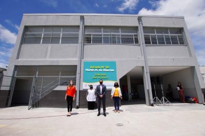 Watson junto a la directora general de Educaci�n, inauguraron dos aulas en la EEP N�50