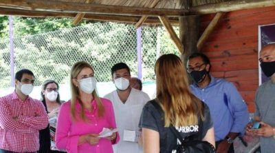 Ca�uelas en la Pileta Municipal, Se entregaron m�s de 120 pares de anteojos en el barrio Libertad