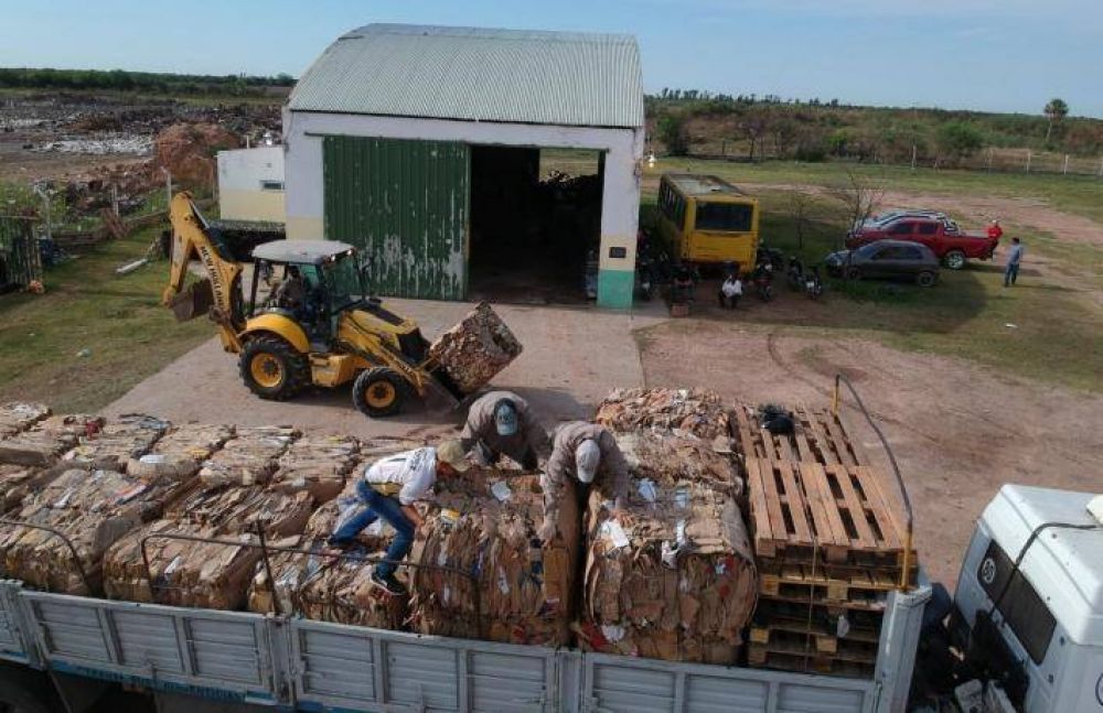 Villa ngela: la Municipalidad vendi 23 toneladas de cartn reciclado