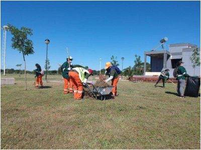 La Ciudad colabora con el gobierno provincial en el saneamiento del Parque de la Democracia