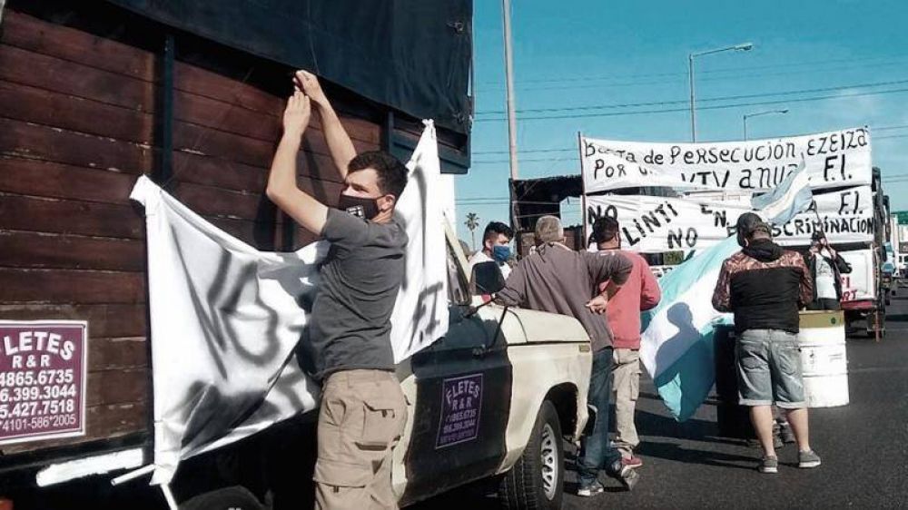 Fleteros se reunieron con funcionarios y levantaron la protesta del Puente Pueyrredón