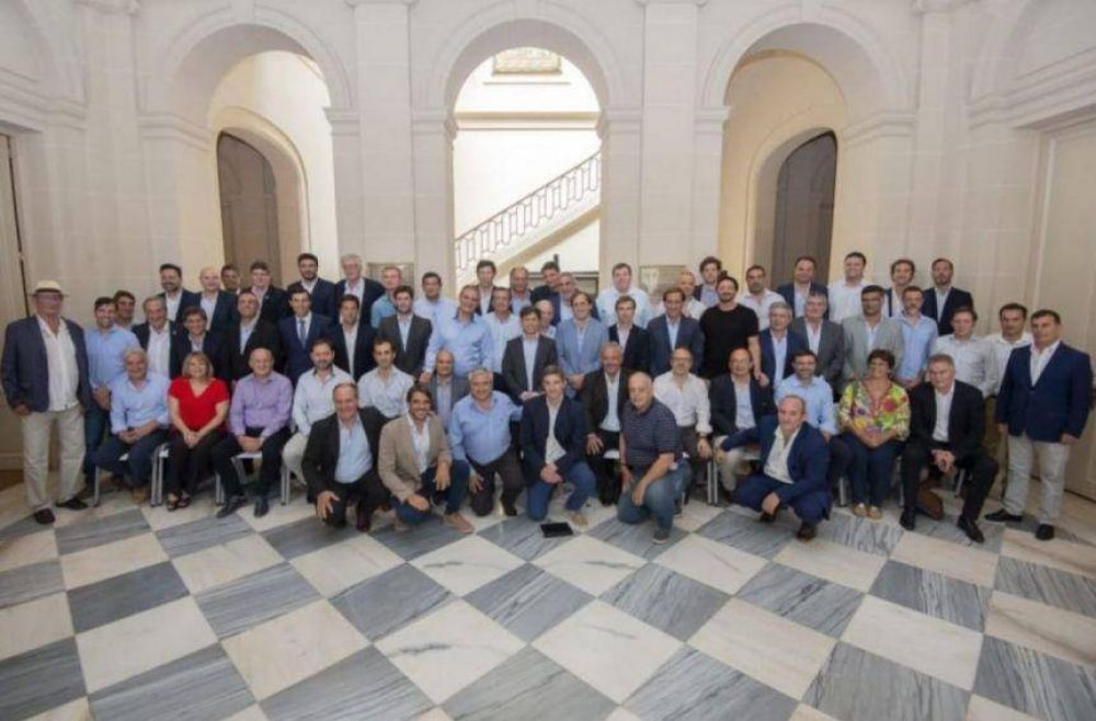 Intendentes opositores arman una mega cumbre para marcarle la agenda a Kicillof