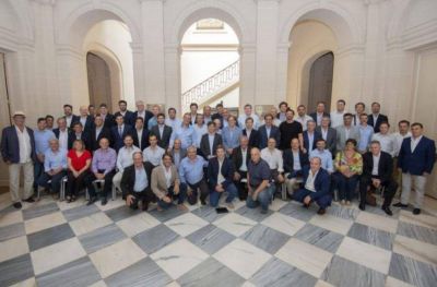 Intendentes opositores arman una mega cumbre para marcarle la agenda a Kicillof